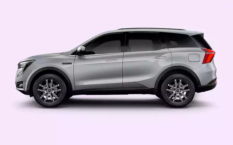 XUV700 7-Seater Dazzling Silver